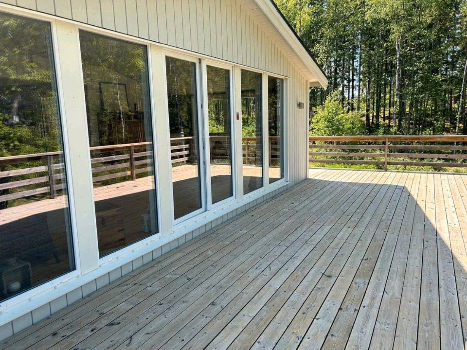 Attorno alla casa c’è una spaziosa terrazza (Altan o Söller).